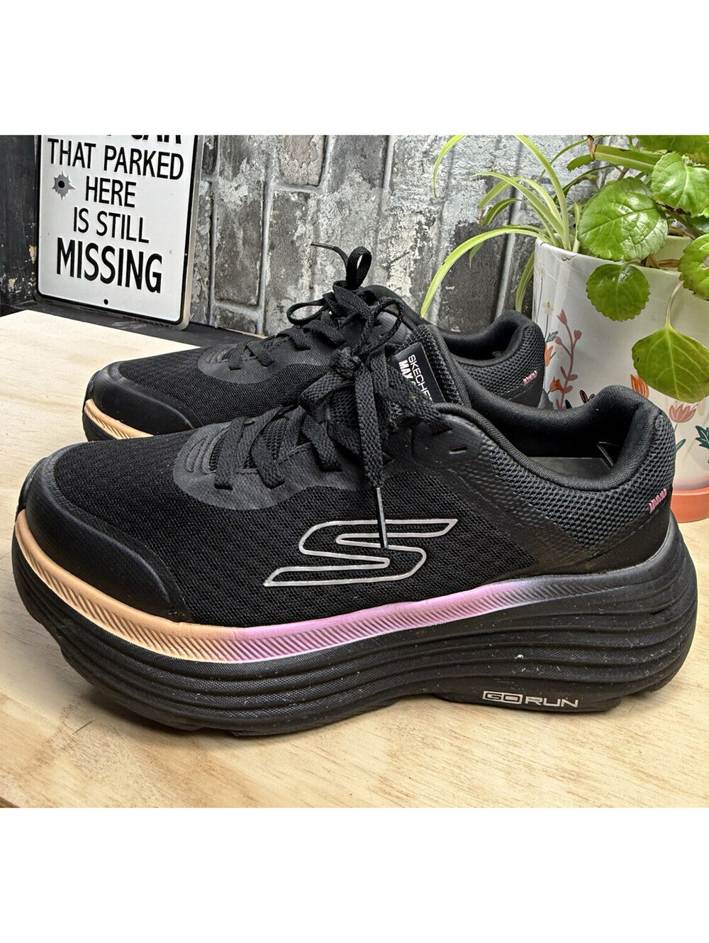 Skechers GOrun Women’s Black/Pink/Beige Low Top Lace-Up Logo Mesh SN129470W